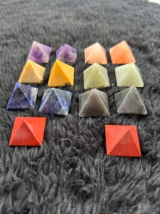 High Quality 7 <b>Chakra</b> Natural Stone Pyramid Reiki <b>Crystal</b> Healing Stone <b>Set</b> Carved Precious Gemstone - Product Image 1