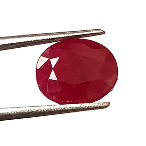 Pierre précieuse naturelle en rubis africain de 5,60 carats, taille ovale, facettée, non montée - Product Image 2