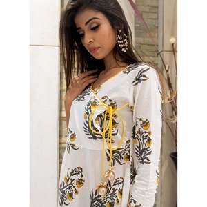 ชุดอังกรากาห์ผ้าชีฟองสีขาวเหลือง ทรงหลวม เอวธรรมชาติ สไตล์บุตต้า - Product Image 1