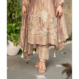 Conjunto de traje de fiesta para mujer de diseñador con Secuencia de bordado elegante - Product Image 3