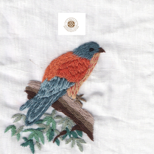 Elegant bird motif, natural flow <b>edge</b> adds subtle beauty to dining settings. - Product Image 3