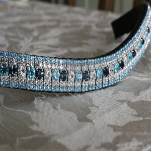 Banda de cejas de caballo de cuero indio en forma de onda de alta calidad con cinco filas de cristales de vidrio más finos diamantes de imitación banda de cejas ostentosa - Product Image 4