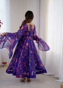 Ensemble de robe Anarkali élégante pour femmes en organza Fendy, avec dupatta, style de fête, toutes saisons, imprimé floral, extensible, réversible, broderie - Product Image 5