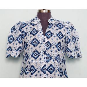Robe midi pour femme, moderne, élégante, écologique, 100% coton, imprimé floral, silhouette en A, col en V, manches courtes - Product Image 5