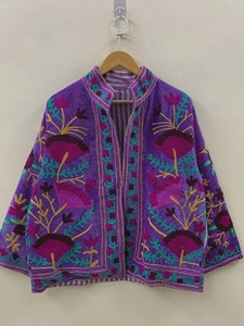 Veste en velours brodée Suzani, faite à la main, style bohème chic, manteau ethnique, vêtement d'extérieur vintage, vente en gros, veste bohème en velours - Product Image 2