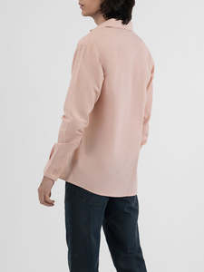 เสื้อเชิ้ตผู้ชายสีชมพูอ่อน ผ้าฝ้าย แขนยาว ปกคอปก ทรงสมาร์ทแคชชวล ใส่ได้ในฤดูใบไม้ผลิ - Product Image 2