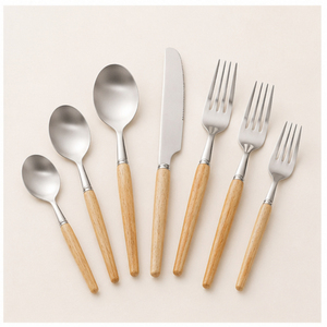 Ensemble de couverts modernes en acier inoxydable avec manches en bois naturel, finition polie miroir, pour la restauration - Product Image 3