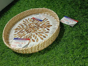 Ensemble de plateau en rotin rond abordable de haute qualité avec incrustation de nacre touche artistique pour la décoration intérieure et les cadeaux du Ramadan - Product Image 3