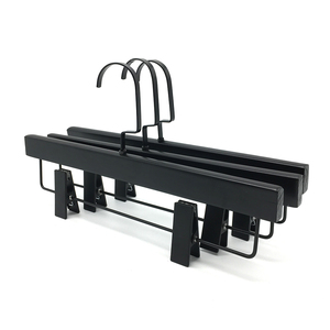 Cintres en bois noir avec pinces en acier inoxydable, cintres modernes minimalistes pour armoire, cintres en bois personnalisés avec logo - Product Image 1