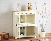 Meuble bar moderne en bois avec rangement pour boissons, rail de suspension, tiroirs et portes vitrées pour salon