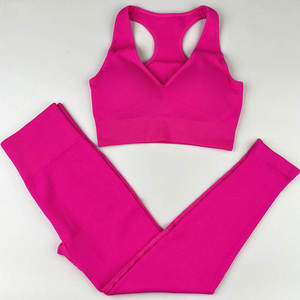 Ensemble de sport sans couture pour femme : Soutien-gorge de sport à col en V et leggings taille haute extensibles dans les quatre sens pour la gym, le yoga et l'entraînement - Product Image 1