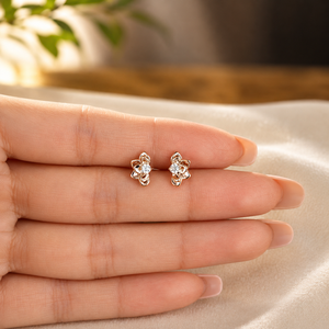 Boucles d'oreilles clous en diamant rond brillant plaqué or rose, sertissage griffe en moissanite, motif floral, bijoux minimalistes pour usage quotidien - Product Image 5
