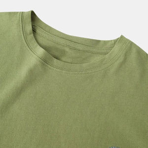 เสื้อยืดคอกลมแขนสั้นผู้ชาย สีเขียว พิมพ์ลายตัวอักษร ปลายแขนพับได้ สไตล์ลำลอง ทรงโอเวอร์ไซส์ ผ้าฝ้าย 100% ซักย้อมสีแบบแอซิด ระบายอากาศได้ดี - Product Image 3