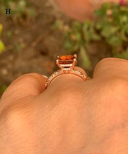 Anillo de Citrino de Corte Cojín de Lujo en Oro Rosa de 14K con Tallo Dividido y Gema Naranja, Conjunto de Anillos de Compromiso - Product Image 5