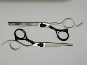 Ciseaux de barbier de qualité supérieure, couleur unie très attrayante, style coupe de cheveux de salon, noir tendance, ciseaux de coiffure. - Product Image 1