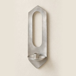Candelabro de Pared de Aluminio Plateado Satinado Hecho a Mano, Portavelas Cónico con Ranura Abierta, Decoración de Pared para Pasillo y Entrada - Product Image 1