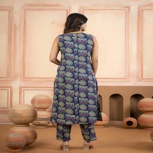 ชุดคุर्ติพิมพ์ลายสีน้ำเงินสำหรับผู้หญิง ชุดกางเกงขายาวแบบไม่มีแขน สไตล์ชาติพันธุ์ ชุดคุर्ติทรงตรงแบบลำลอง - Product Image 2