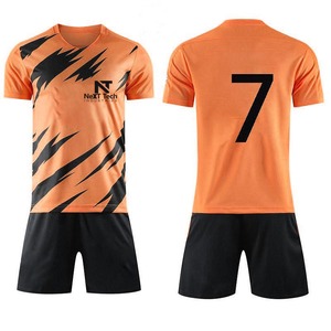 Vêtements de sport confortables pour hommes, uniforme de football 100% polyester, uniforme de football sur mesure pour hommes - Product Image 6