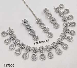 Fancy Collection Classic High Quality Alloy Gold Plated Geometric Design Claw Setting Imitation Pearl Women's Necklace <b>Set</b> - Product Image 1