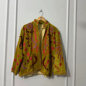 Chaqueta Bomber de Terciopelo Rosa con Bordado Suzani, Estilo Hippie Vintage, Cálida para Invierno, Ecológica, con Estampado Floral y Letras, Regalo - Product Image 1