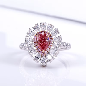 Bague de fiançailles de luxe pour femme avec diamant rose fantaisie taille poire et diamants latéraux couleur D, certifiée IGI - Product Image 3