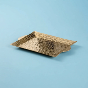 Exquisito Plato Rectangular Plateado con Patrones Texturizados de Adoquín, Perfecto para Decoración de Mesas Contemporáneas - Product Image 2