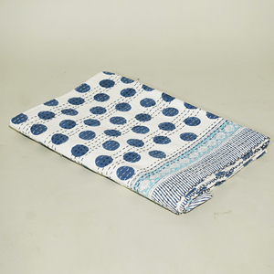 Colcha Kantha Azul con Puntos, Hecha a Mano, de Algodón Orgánico, Reversible, Estilo Patchwork Floral, Esponjosa, Lavable, para Todas las Estaciones - Product Image 3