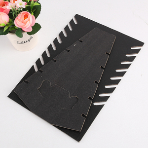 Exhibidor de Joyería Portátil Moderno de Cartón Negro Simplicity para Collares, para Tienda - Product Image 3