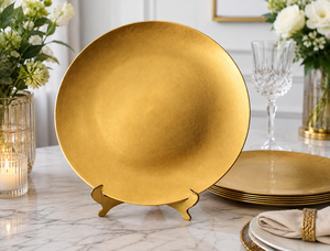Assiette de présentation dorée de luxe avec texture artisanale pour banquets de mariage, mise en scène de table élégante et décoration d'événements - Product Image 1