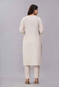 Traje de Algodón Khadi Bordado para Mujer, Combinado con Dupatta de Seda Khadi Premium, al Mejor Precio al por Mayor - Product Image 4