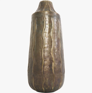 Vase en métal finition laiton antique - Bouteille florale texturée à nervures verticales pour décoration de table et d'intérieur de luxe - Product Image 3
