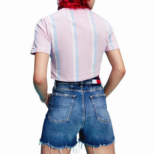 Camiseta corta elegante, diseño moderno, tacto de algodón suave, perfecta para la moda diaria y el uso en el gimnasio para mujeres. - Product Image 2