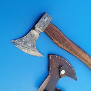 Hacha de mano de acero al carbono para exteriores con mango de madera, herramienta compacta para cortar, ideal para camping, senderismo, bushcraft y trabajos de carpintería. - Product Image 2