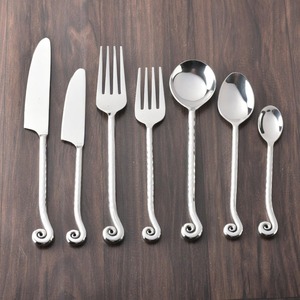 Ensembles de couverts en acier inoxydable de haute qualité avec design martelé pour la maison, taille personnalisée et couleur argent, ensembles de service pour salades - Product Image 1