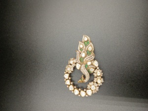 Vintage Peacock Brooch 18K Gold Crystal Rhinestone Animal Shape Women's Wedding Jewelry Claw Setting Pear Cut Design - Product Image 5