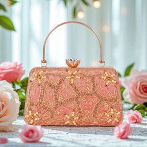 กระเป๋าคลัทช์ปักลายคริสตัลเพชรประดับมุกสำหรับงานเลี้ยงงานแต่งงาน ทำมือสำหรับสุภาพสตรี - Product Image 5