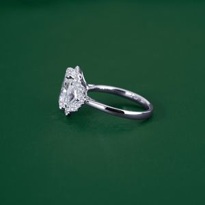 High-End Radiant Cut Halo Lab Grown <b>Diamond</b> Engagement <b>Ring</b> with Trapezoid Side Stones 14K 18K Gold Platinum OEM ODM - Product Image 4