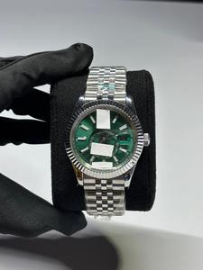 Reloj de Cuarzo para Hombre de Alta Calidad con Diamantes de Corte Redondo y Esfera Verde para Bodas y Fiestas - Product Image 1