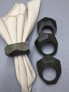 Anillos para Servilletas de Madera Oscura con Diseño Geométrico Moderno, Decoración Industrial para Mesa, Porta Servilletas Hexagonal de Madera Negra - Product Image 6