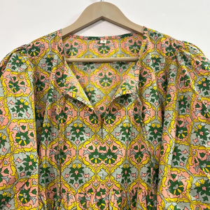 Blusa Floral con Estampado a Mano, Hecha a Mano, Ecológica, 100% Algodón, Cuello en V, Manga 3/4, con Volantes de Encaje, Lavable, Resistente a las Arrugas - Product Image 2