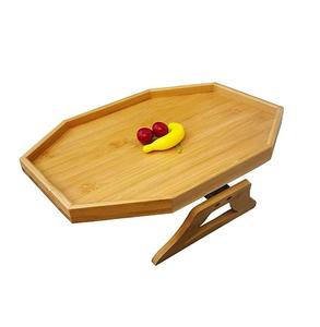 Grand plateau d'accoudoir en bois avec bords incurvés et design multi-compartiments pour organiser café, collations et boissons - Product Image 1