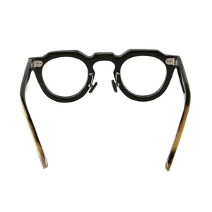 Gafas de cuerno de búfalo de alta calidad, Marcos clásicos atemporales para hombres y mujeres, respetuosos con el medio ambiente y sostenibles - Product Image 1