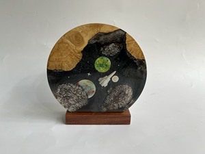 Lampe d'art en résine époxy ronde avec scène de cerf et de forêt, veilleuse décorative pour la maison, fabriquée au Vietnam - Product Image 3