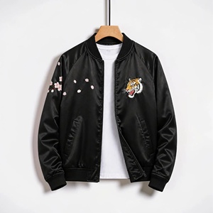Veste bomber Sukajan japonaise pour homme, style streetwear, en satin, avec broderie personnalisée de tigre Akatora et de fleurs de cerisier, de luxe, souvenir - Product Image 3