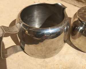 Jarra de Crema de Metal con Acabado Antiguo para Decoración de Comedor - Product Image 1