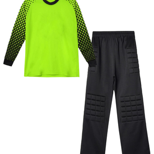 Ensemble d'uniforme de gardien de but avec maillot rembourré et short pour un look classique optimal - Product Image 2