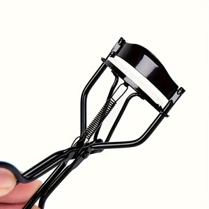 Recourbe-cils noir pour salons de beauté et usage personnel, outil de maquillage doux pour recourber les cils avec coussinet de rechange - Product Image 4