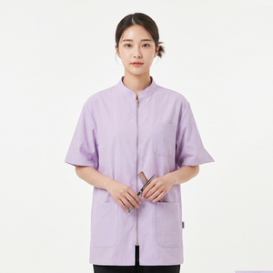 Bata de peluquería de manga corta para mujer, uniforme de esteticista y barbero, chaqueta de peluquería de cuello alto de color liso para mujer - Product Image 1