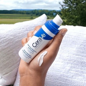 Soins de la peau CeraVe Obtenez une peau éclatante avec les produits CeraVe Sérum - Formule éclaircissante, blanchissante et hydratante - Product Image 3
