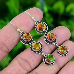 ต่างหูเงินแท้ชุบทองประดับโอปอลไฟสีส้มทรงสามเหลี่ยม งานแฮนด์เมด เครื่องประดับอัญมณี ของขวัญสำหรับผู้หญิง ดีไซน์หรูหราสำหรับงานปาร์ตี้ - Product Image 3